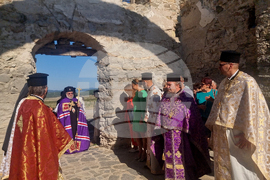 Село Запалня - митрополит Киприан - Потопената църква - литургия