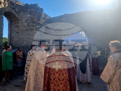 Село Запалня - митрополит Киприан - Потопената църква - литургия