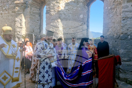 Село Запалня - митрополит Киприан - Потопената църква - литургия