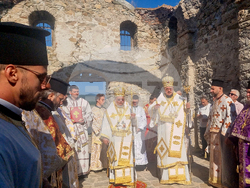 Село Запалня - митрополит Киприан - Потопената църква - литургия