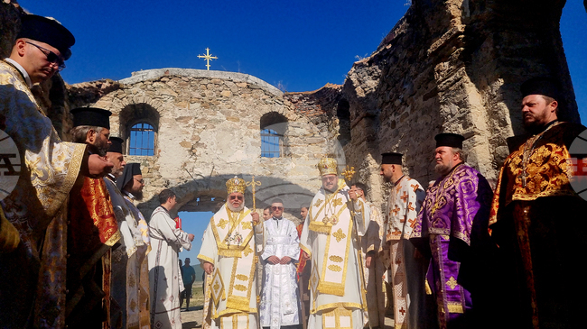 Село Запалня  - митрополит Киприан - Потопената църква - литургия 