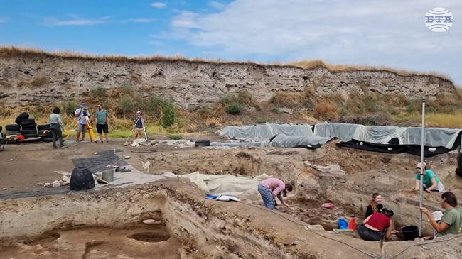 Започна новият археологически сезон в района на селищна могила Юнаците край Пазарджик