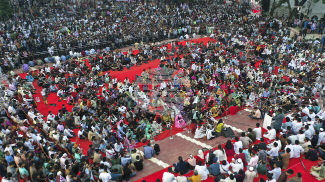 Студенти демонстрират в Дака и обещават да изградят "нов Бангладеш“ 