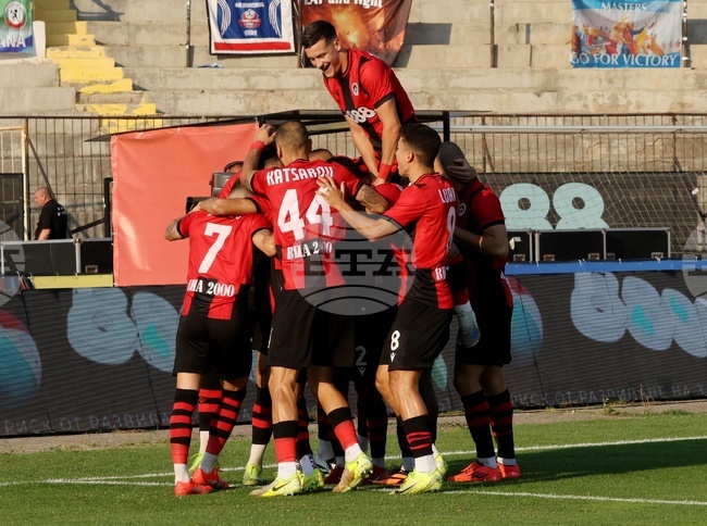 От Локомотив София критикуваха съдийството в двубоите срещу ЦСКА и Славия