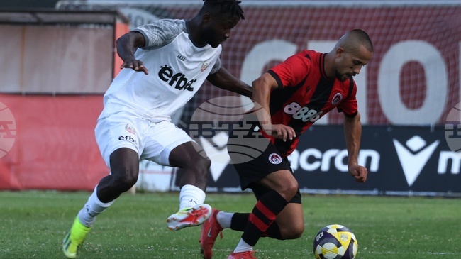 Пропусната дузпа и греда спряха Ботев (Враца) за победа в дербито с Монтана