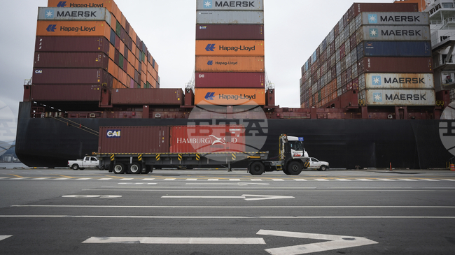 Корабоплавателни компании въвеждат такси за военен риск в Близкия изток