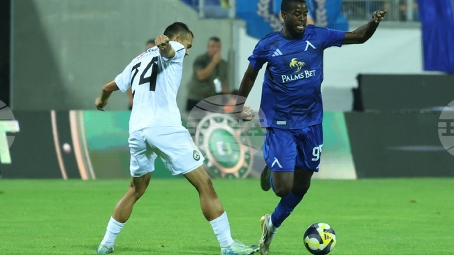 Левски спечели най-старото столично дерби със Славия и се върна на върха в класирането на Първа лига