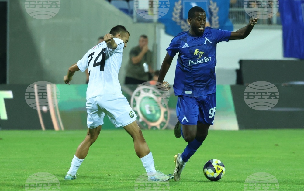 Левски спечели най-старото столично дерби със Славия и се върна на върха в класирането на Първа лига