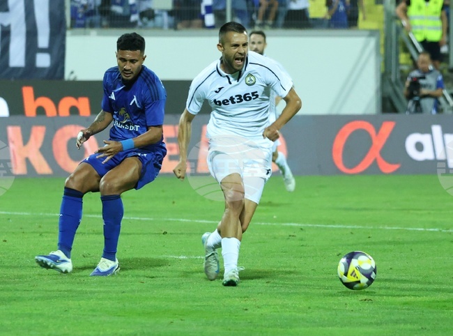 Лидерът в Първа лига Левски допусна поражение при гостуването си на Славия