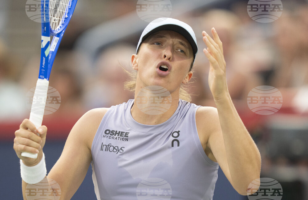 Шампионката от "Уимбълдън" Ига Швьонтек отпадна в четвъртия кръг на турнира по тенис УТА 1000 в Монреал