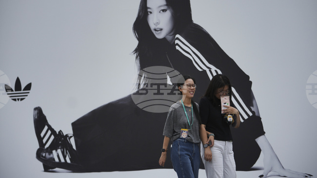 „Адидас“ отчита рекордни продажби през 2025 г. и планира обратно изкупуване на акции за 1,2 милиарда долара 