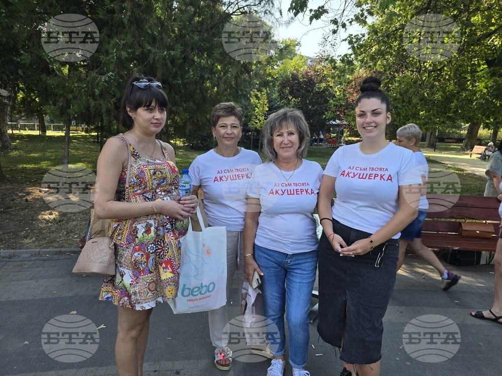 В Плевен акушерки насърчават настоящи и бъдещи майки по повод Световната седмица на кърменето