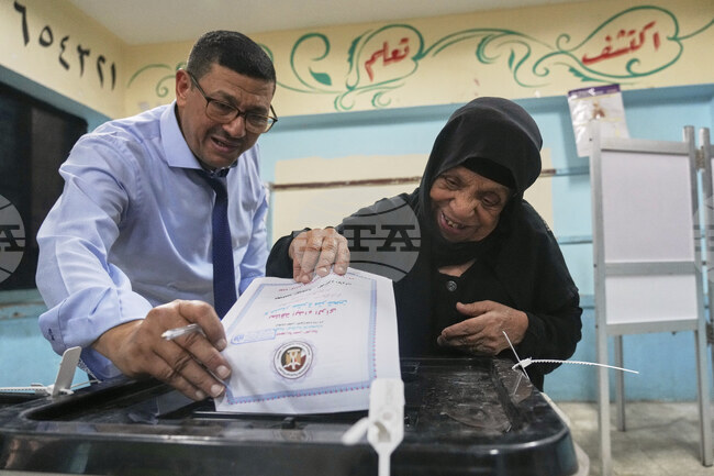 Египетските граждани се отправят към урните, за да изберат нов парламент