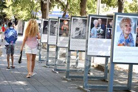 Бургас - Райна Кабаиванска - „Моите будители“ - изложба