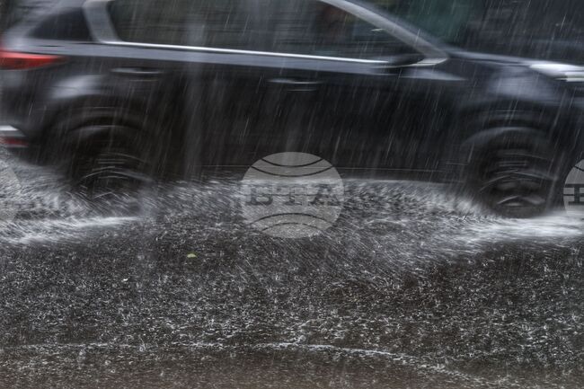 Силни бури доведоха до наводнения в градовете Ираклион и Ханя на гръцкия остров Крит 