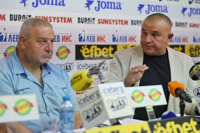 Пресклуб България - щанги - пресконференция