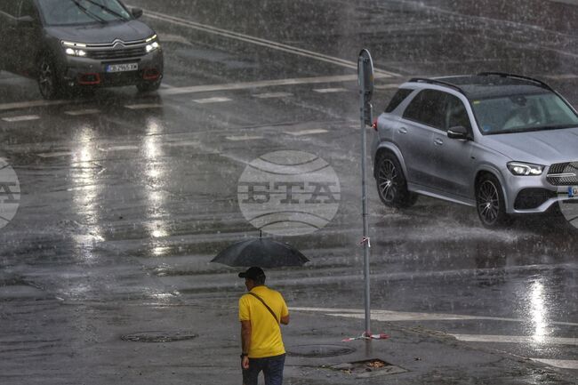 Предстои опасно време, следете прогнозата, предупреждават от Министерството на околната среда и водите 