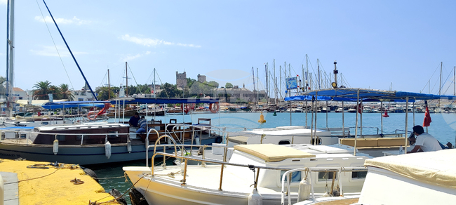 Седем луксозни яхти за поне 100 млн. долара потънаха след пожар в турския курорт Бодрум