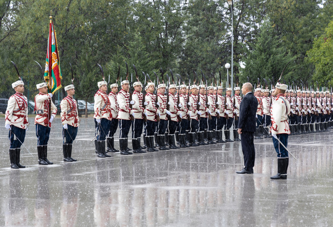 Националната гвардейска част е символ на чест, дълг, достойнство, етика и истинско родолюбие, каза президентът Румен Радев