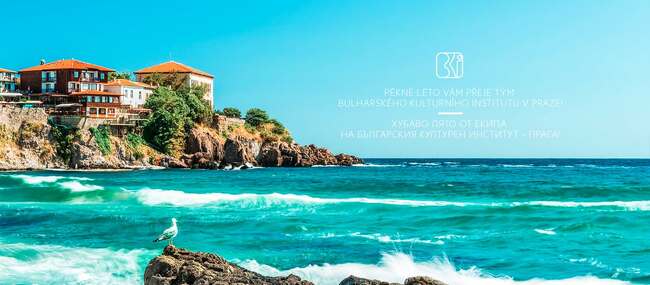 Екипът на Българския културен институт в Прага анонсира лятната си ваканция със снимка от Българското Черноморие