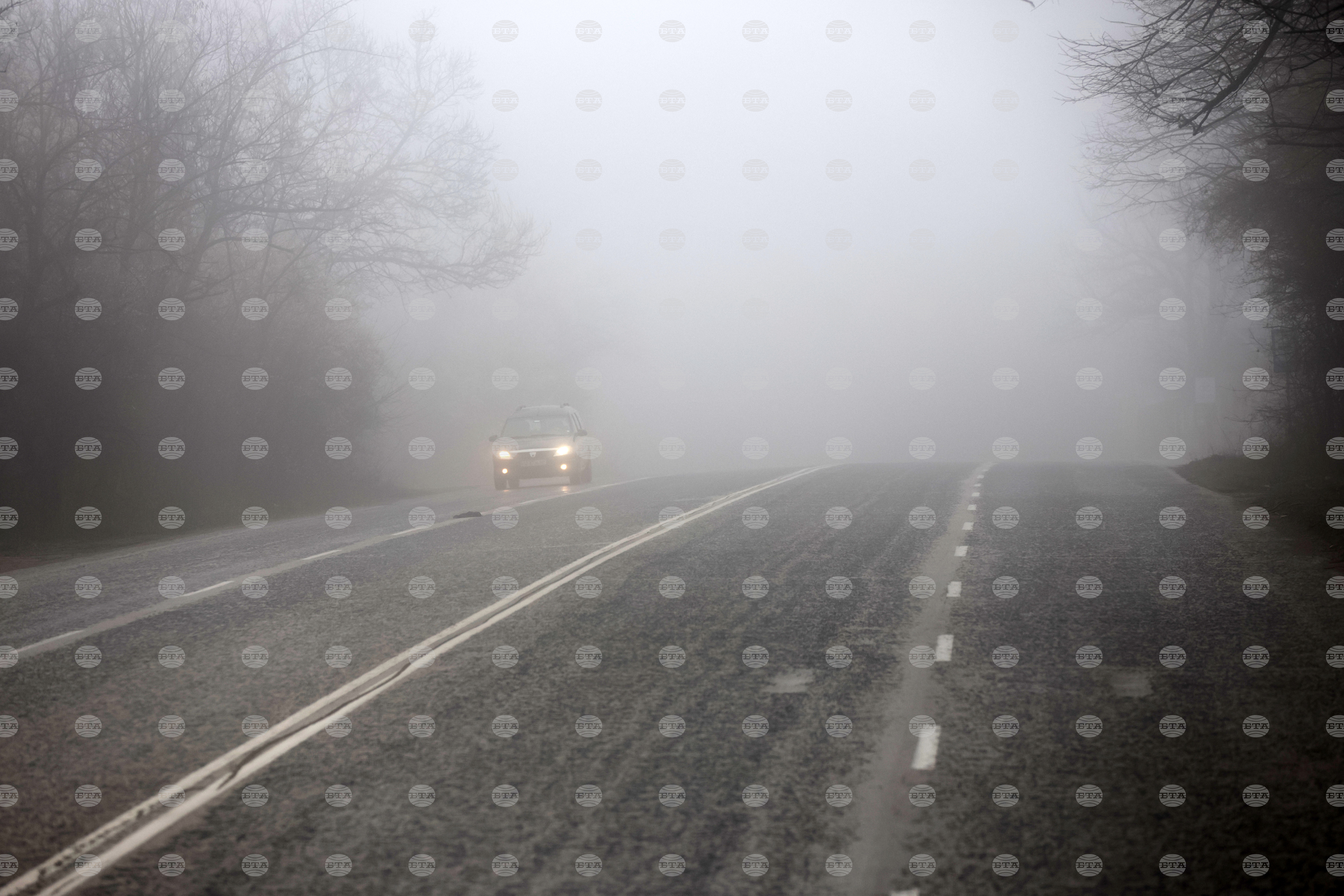 Zaradi prometne nesreče tovornjaka je oviran promet na cesti Vidim–Dimovo