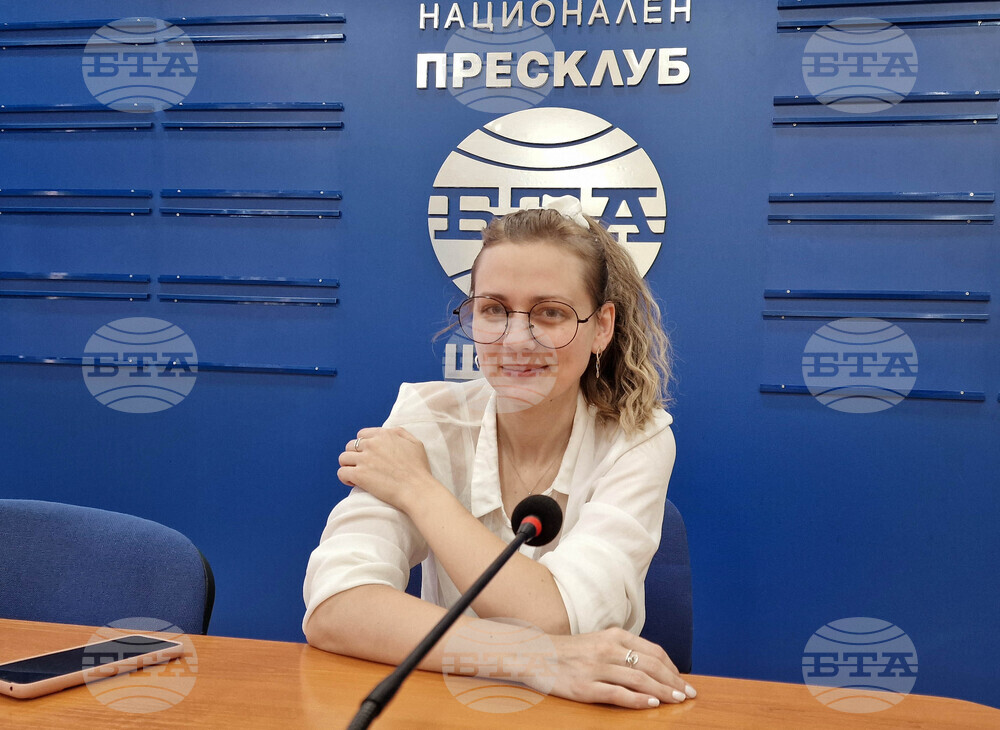 Поетесата Анна Лазарова сподели, че е щастлива отново на шуменска сцена с „Лято арт“ десет години след спечелването на конкурса „Боян Пенев“