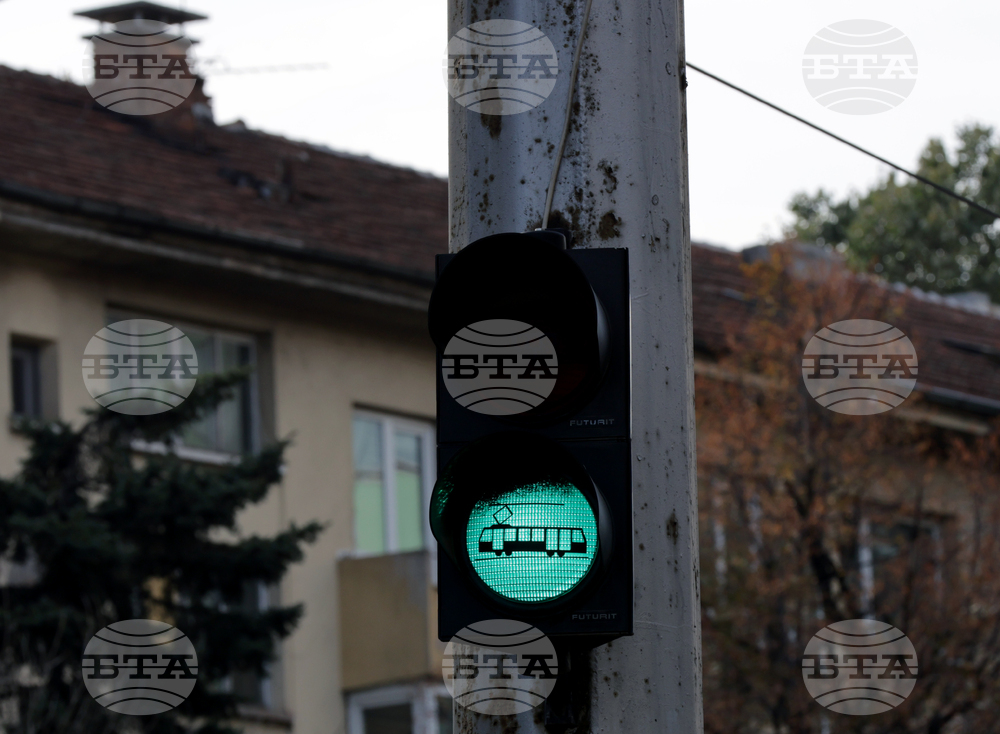 НСО разполагат с пет устройства, които позволяват промяна на светофарите при преминаването на автомобил със специален режим, съобщиха от Столична община