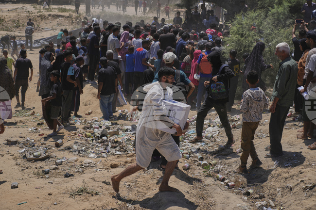 Още палестинци бяха убити, докато чакат за хуманитарна помощ, или починаха от глад, в ивицата Газа, обявиха палестинските власти