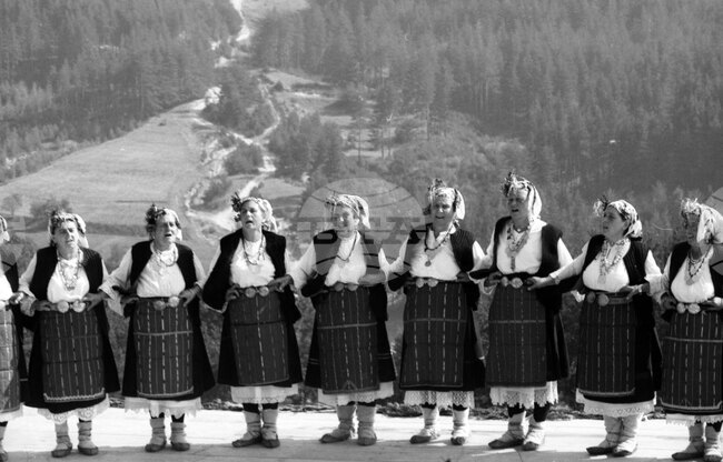  Националният събор на народното творчество – Копривщица е огледало на съвременната картина, каза пред БТА доц. Веселка Тончева