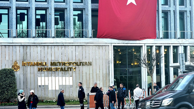Турската полиция извърши нови арести на служители на Истанбулската голяма община