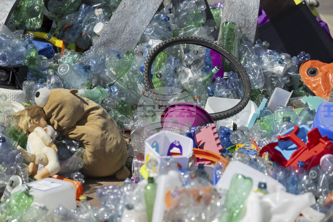 Ново проучване разкрива рисковете за децата от химическите вещества, които се съдържат в пластмасата