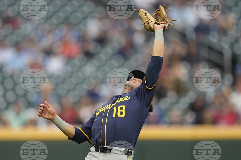 Brewers Braves Baseball