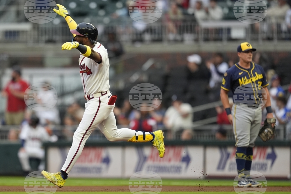 Brewers Braves Baseball