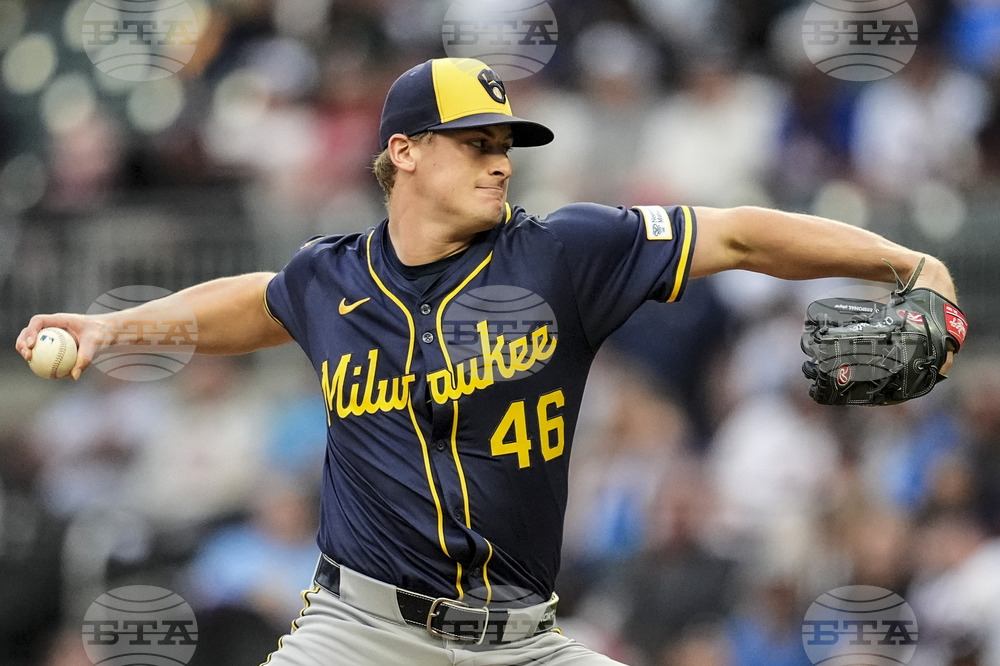 Brewers Braves Baseball