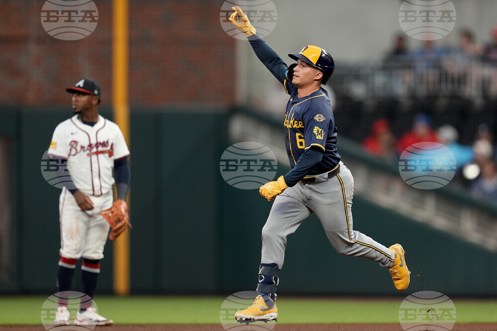 Brewers Braves Baseball