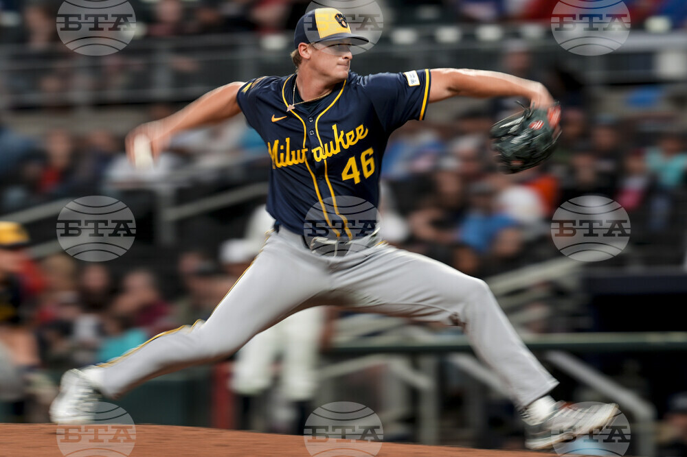 Brewers Braves Baseball