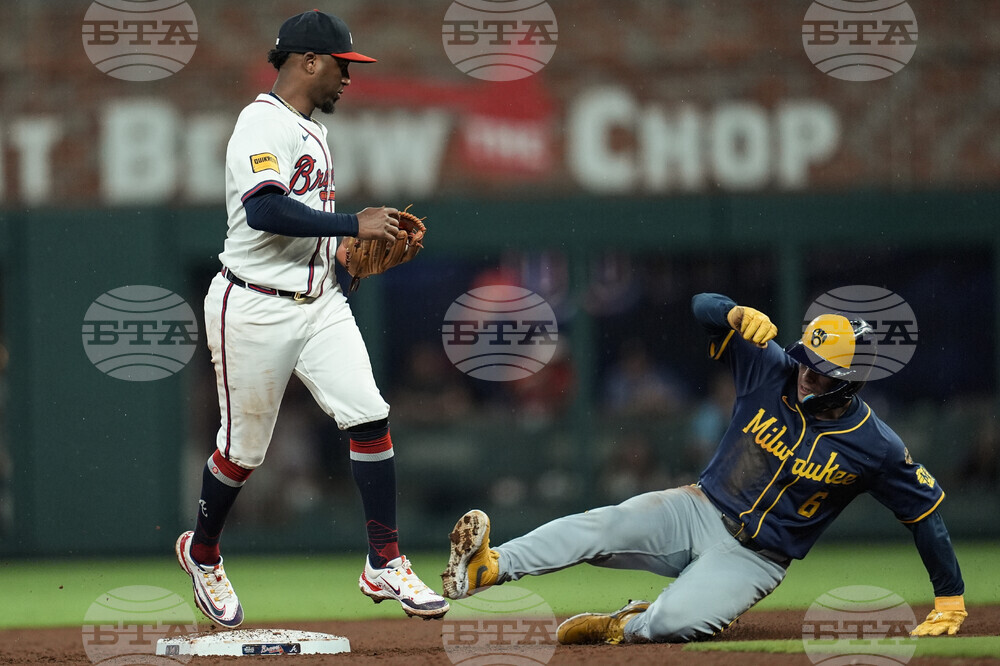Brewers Braves Baseball