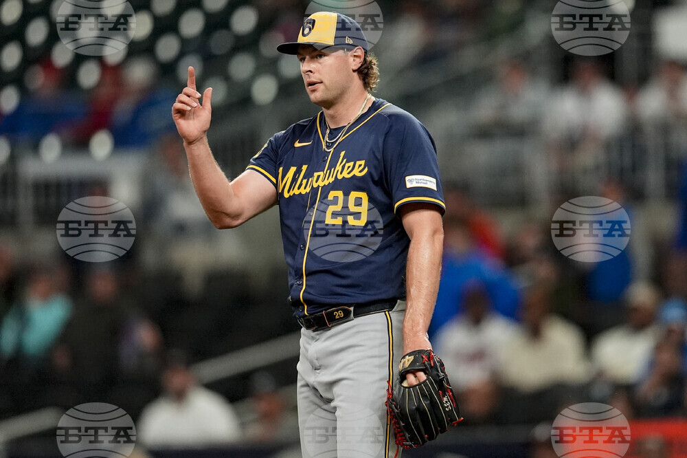 Brewers Braves Baseball