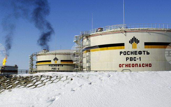 Пожар в голяма руска нефтена рафинерия, причинен от украинска атака с дронове, вече е потушен, казаха местните власти