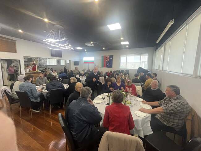 Тематичен обяд под мотото „Коледа през юли“ бе организиран в Аделаида, Австралия