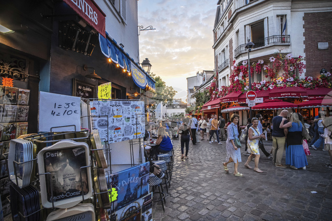 Жителите на Монмартър протестират срещу прекомерния туризъм и „диснификацията“ на Париж