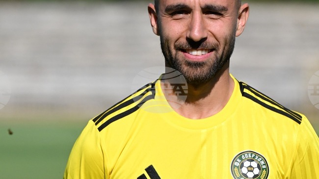 Новакът в Първа лига Добруджа (Добрич) се раздели със Симеон Вешев