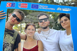 Турция - Анкара - розово масло и творби на Кристо - представяне