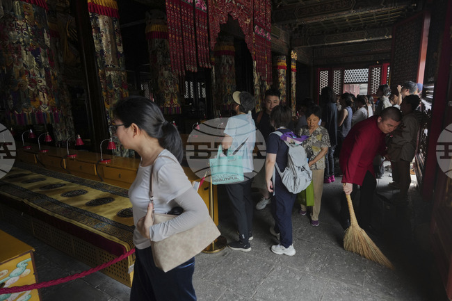 Китайската парична политика остава подкрепяща и с фокус върху вътрешните икономически нужди, заяви управителят на централната банка на страната