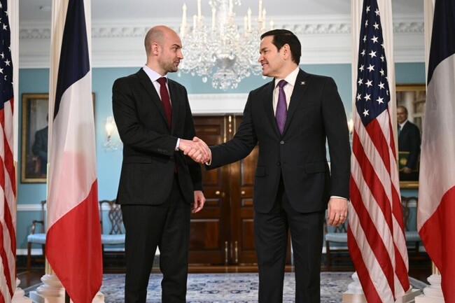 АРМЕНПРЕС: Държавният секретар на САЩ и френският външен министър обсъдиха мирното споразумение между Армения и Азербайджан 