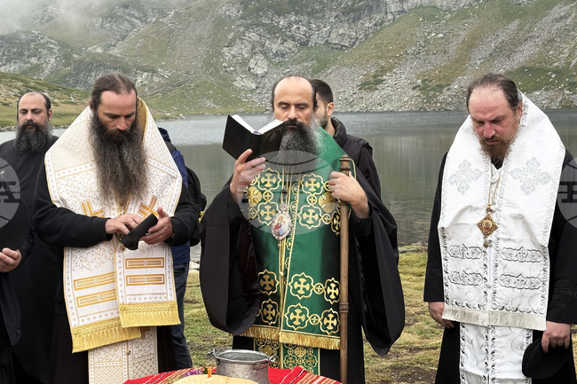 Bulgarian Patriarch Performs Blessing of Water at Rila Lakes
