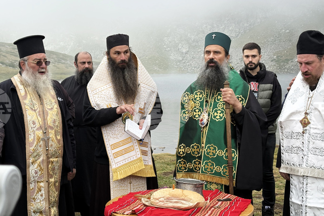Българският патриарх и Софийски митрополит Даниил ще отслужи днес водосвет при езерото Бъбрека в Рила планина 
