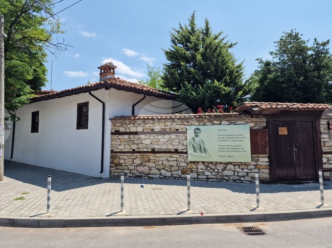 В XV издание на поетичния конкурс „И мисля аз, че ти си Тя!“, организиран от „Къща музей „Пейо Яворов“ в Чирпан, се включиха 40 участници