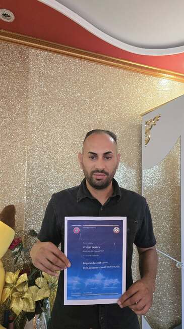 Образователният медиатор Веселин Сандев е единственият лицензиран треньор по футбол в Омуртаг