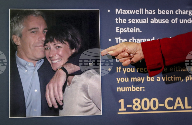 Гилейн Максуел заяви, че никога не е виждала Доналд Тръмп в "неподходяща обстановка"